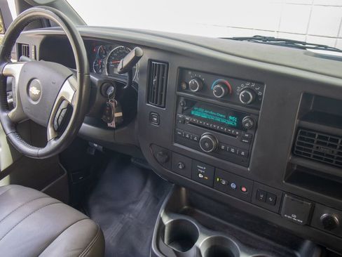 Used 2019 Chevrolet Express 3500 Extended w/ Driver Convenience Package RWD image 18
