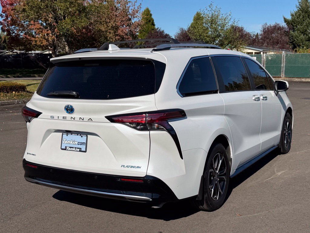 Used 2025 Toyota Sienna Platinum AWD/4WD image 8