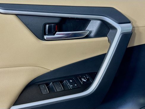 Used 2022 Toyota RAV4 XLE w/ Convenience Package image 23