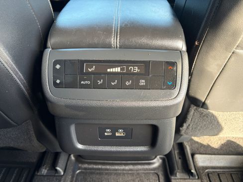 Used 2024 Nissan Pathfinder SL w/ Black Appearance Package FWD image 26