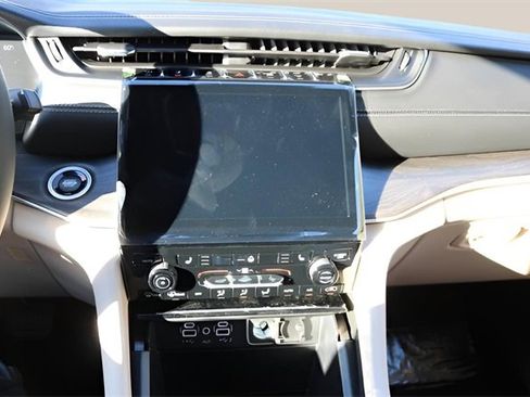 New 2025 Jeep Grand Cherokee Limited image 21