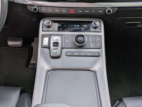Certified 2025 Hyundai Palisade Calligraphy FWD image 22
