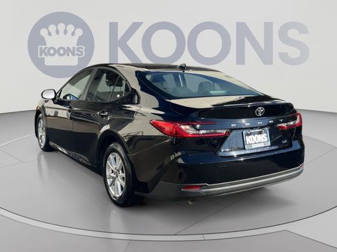 Used 2025 Toyota Camry LE FWD image 4