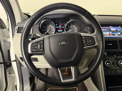 Used 2019 Land Rover Discovery Sport SE AWD/4WD image 17
