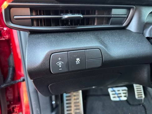 Certified 2025 Hyundai Elantra Sport image 31