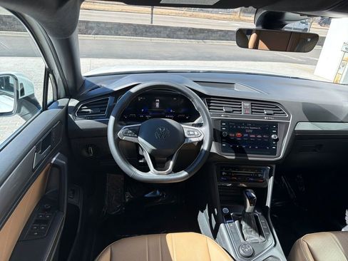 Certified 2024 Volkswagen Tiguan SE image 16