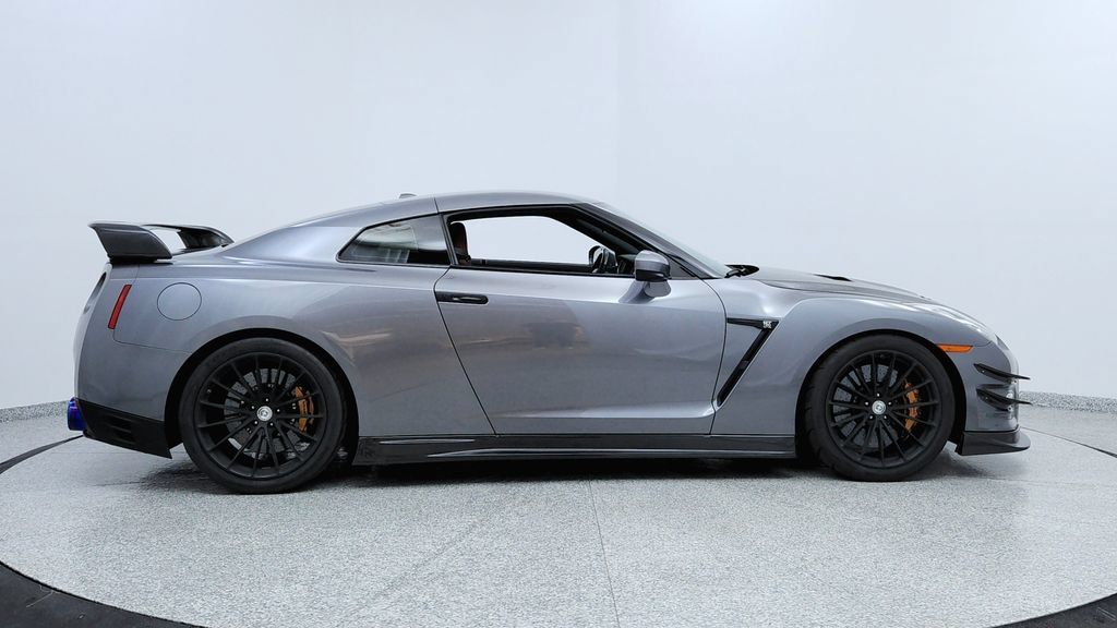 Used 2015 Nissan GT-R Premium AWD/4WD image 6