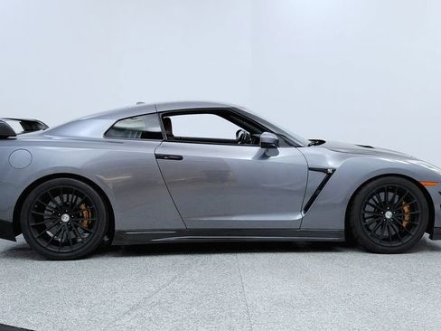 Used 2015 Nissan GT-R Premium AWD/4WD image 6