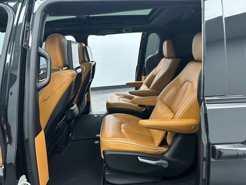 Used 2022 Chrysler Pacifica Pinnacle image 34