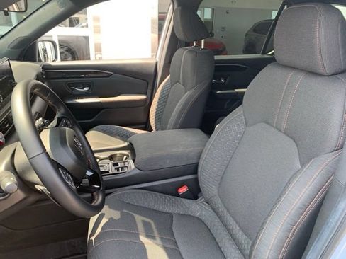 Used 2025 Honda Pilot Sport image 8