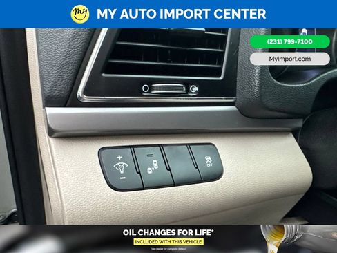 Used 2017 Hyundai Elantra Value Edition w/ Cargo Package FWD image 11