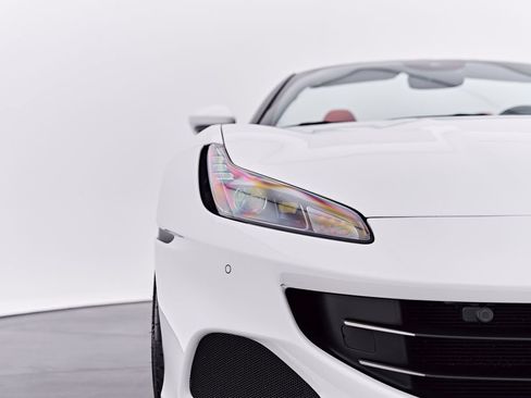 Used 2022 Ferrari Portofino M RWD image 32