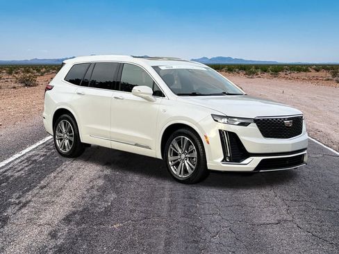 Certified 2025 Cadillac XT6 Premium Luxury image 3