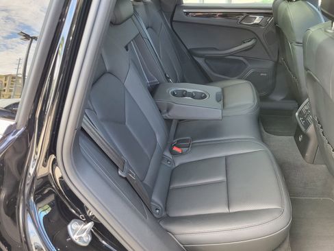 Used 2025 Porsche Macan image 31