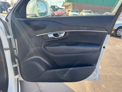 Used 2020 Volvo XC90 T6 Momentum image 39