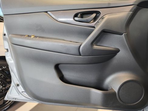 Used 2019 Nissan Rogue S FWD image 25
