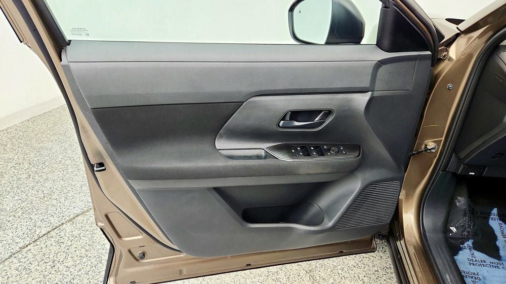 Used 2025 Nissan Kicks S w/ Charging Package FWD image 10