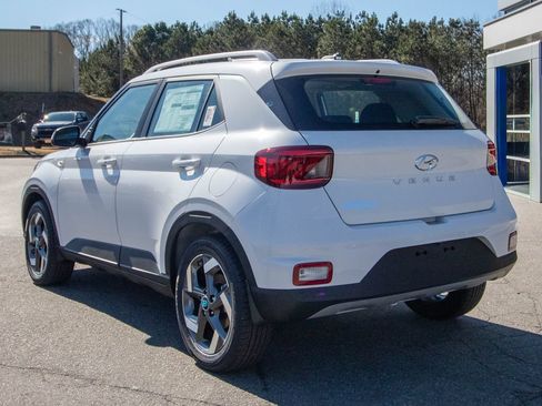 Used 2026 Hyundai Venue SEL FWD image 6