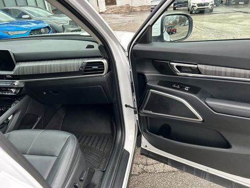 Used 2024 Kia Telluride EX w/ EX Captain's Chair Package image 29