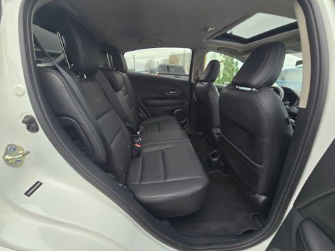 Used 2020 Honda HR-V Touring image 14