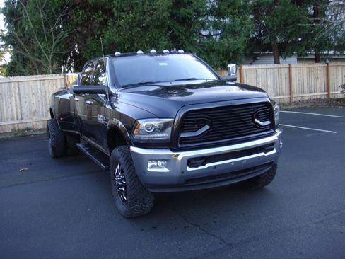 Used 2018 RAM 3500 Laramie w/ Convenience Group AWD/4WD image 7