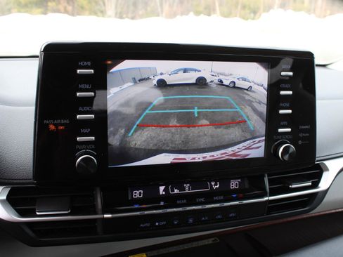 Used 2024 Toyota Sienna LE w/ LE Plus Package image 13