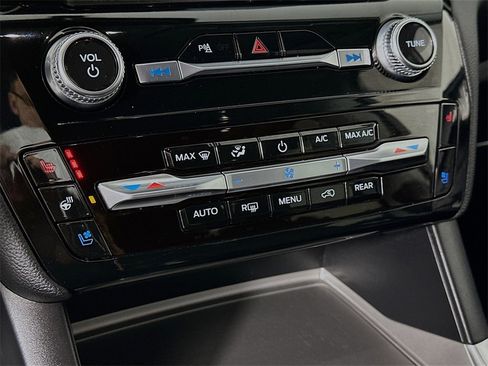 Used 2024 Ford Explorer Limited image 17