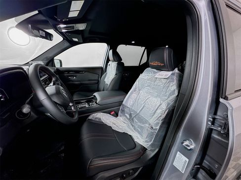 Used 2025 Honda Pilot TrailSport image 10