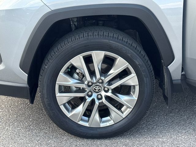 Used 2025 Toyota RAV4 XLE Premium w/ Weather Package AWD/4WD image 30