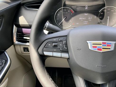 Certified 2023 Cadillac XT4 Luxury w/ Cold Weather Package FWD image 19