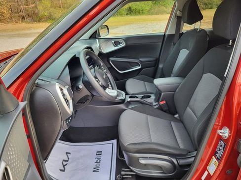 Used 2024 Kia Soul LX w/ Option Group 015 image 11