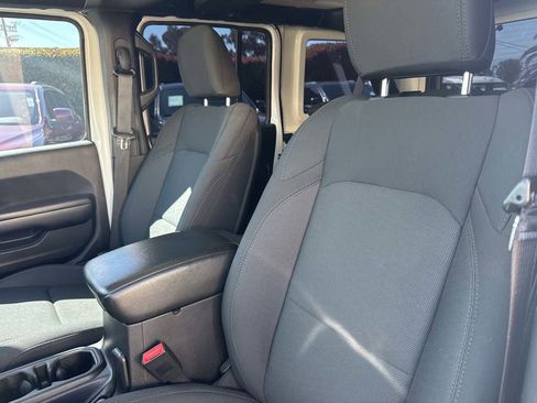 Used 2018 Jeep Wrangler Unlimited Sport S AWD/4WD image 14
