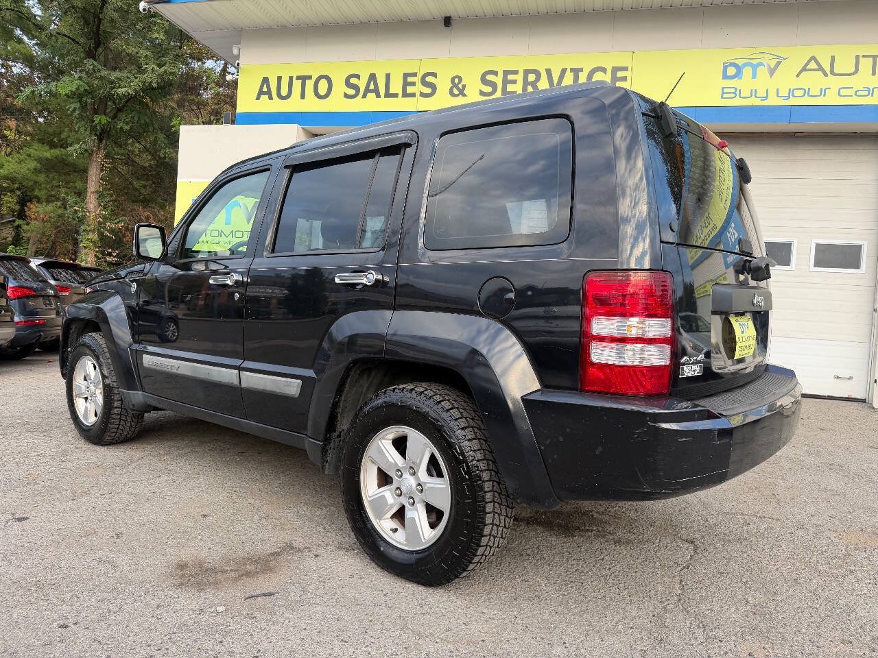 Used 2010 Jeep Liberty Sport AWD/4WD image 4