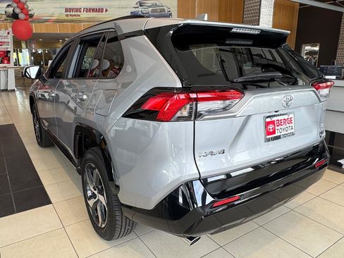 New 2025 Toyota RAV4 SE image 4