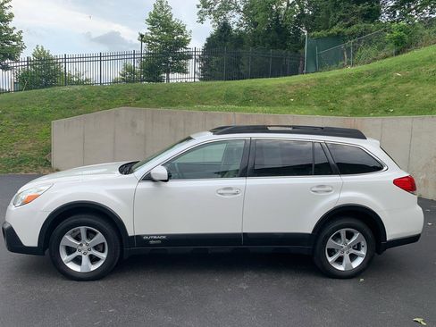 Used 2013 Subaru Outback 2.5i Limited AWD/4WD image 2