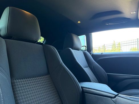 Used 2018 Dodge Challenger SXT RWD image 18