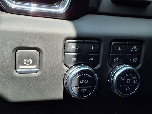 Used 2024 GMC Sierra 3500 Denali w/ Denali Reserve Package AWD/4WD image 15