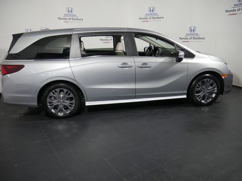 New 2026 Honda Odyssey Touring image 3