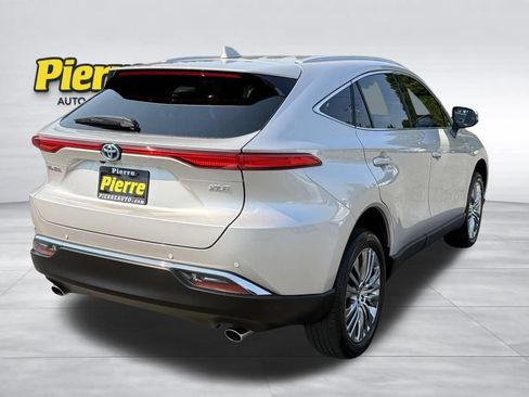 Used 2024 Toyota Venza XLE AWD/4WD image 7