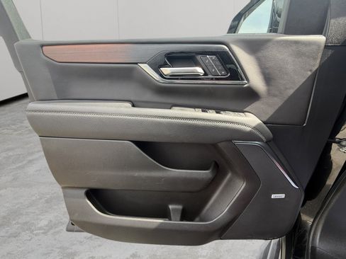 Used 2025 GMC Yukon Denali AWD/4WD image 24