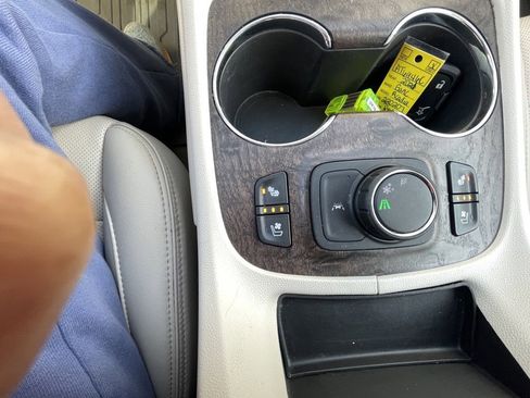 Used 2021 GMC Acadia Denali w/ Denali Technology Package image 19