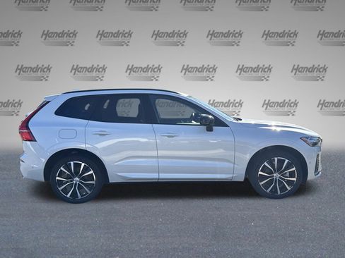 Used 2025 Volvo XC60 B5 Plus image 11
