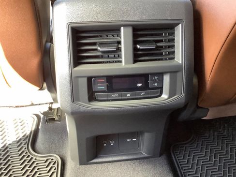 Used 2021 Volkswagen Atlas SE w/ Panoramic Sunroof Package image 33