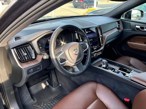 Used 2022 Volvo XC60 B5 Momentum AWD/4WD image 8