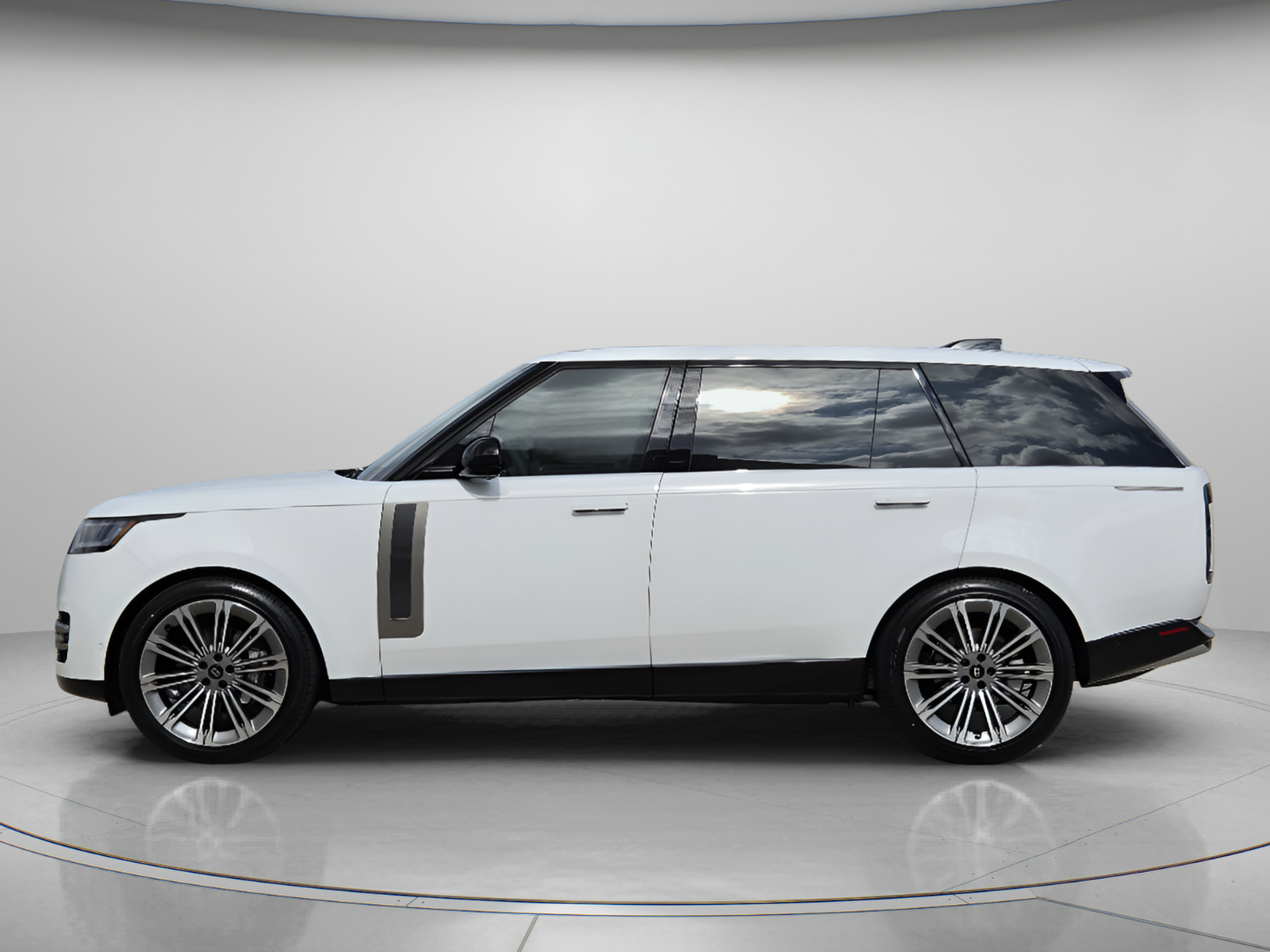 New 2027 Land Rover Range Rover Long Wheelbase SE AWD/4WD image 2