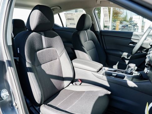 New 2025 Nissan Sentra SV w/ Trunk Package image 24