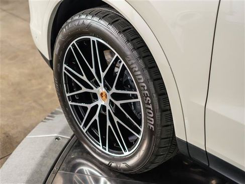Certified 2026 Porsche Cayenne AWD/4WD image 16