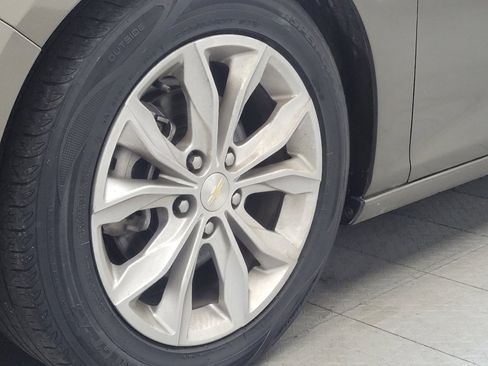 Used 2020 Chevrolet Malibu LT FWD image 31