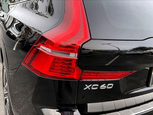 Used 2023 Volvo XC60 B5 Plus w/ Climate Package image 27