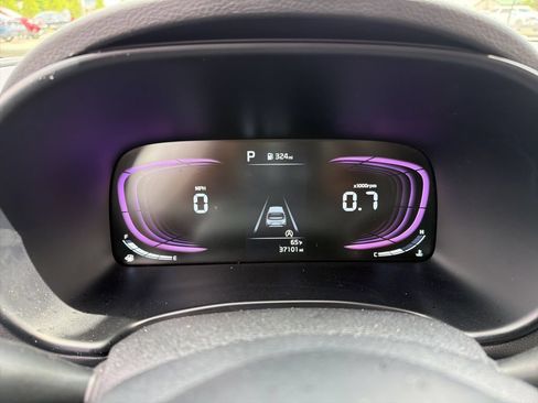 Used 2025 Kia Soul LX w/ LX Technology Package FWD image 12